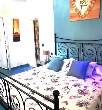 Kikiki House *