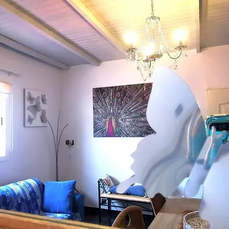 Kikiki House *
